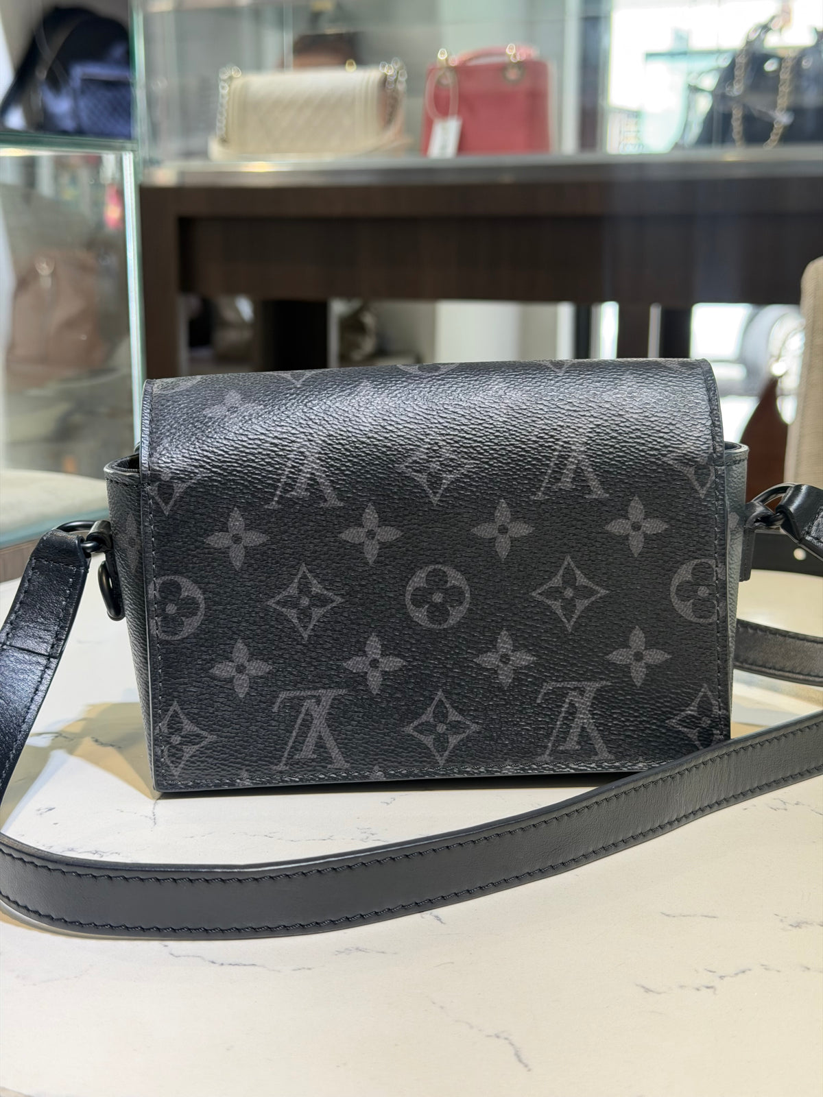 Pre-Owned LV Monogram Elipse Wearable Wallet