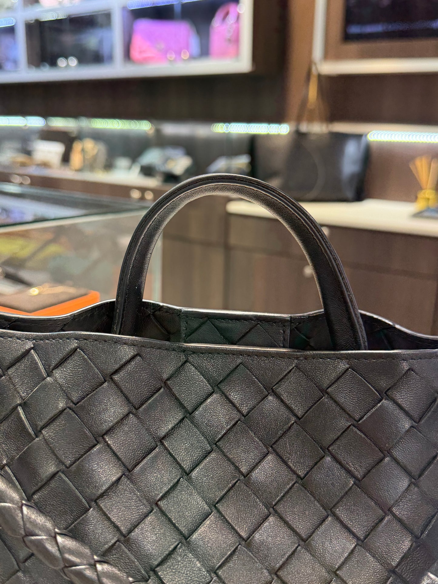 Pre-Owned Bottega Medium Andiamo Black Lambskin