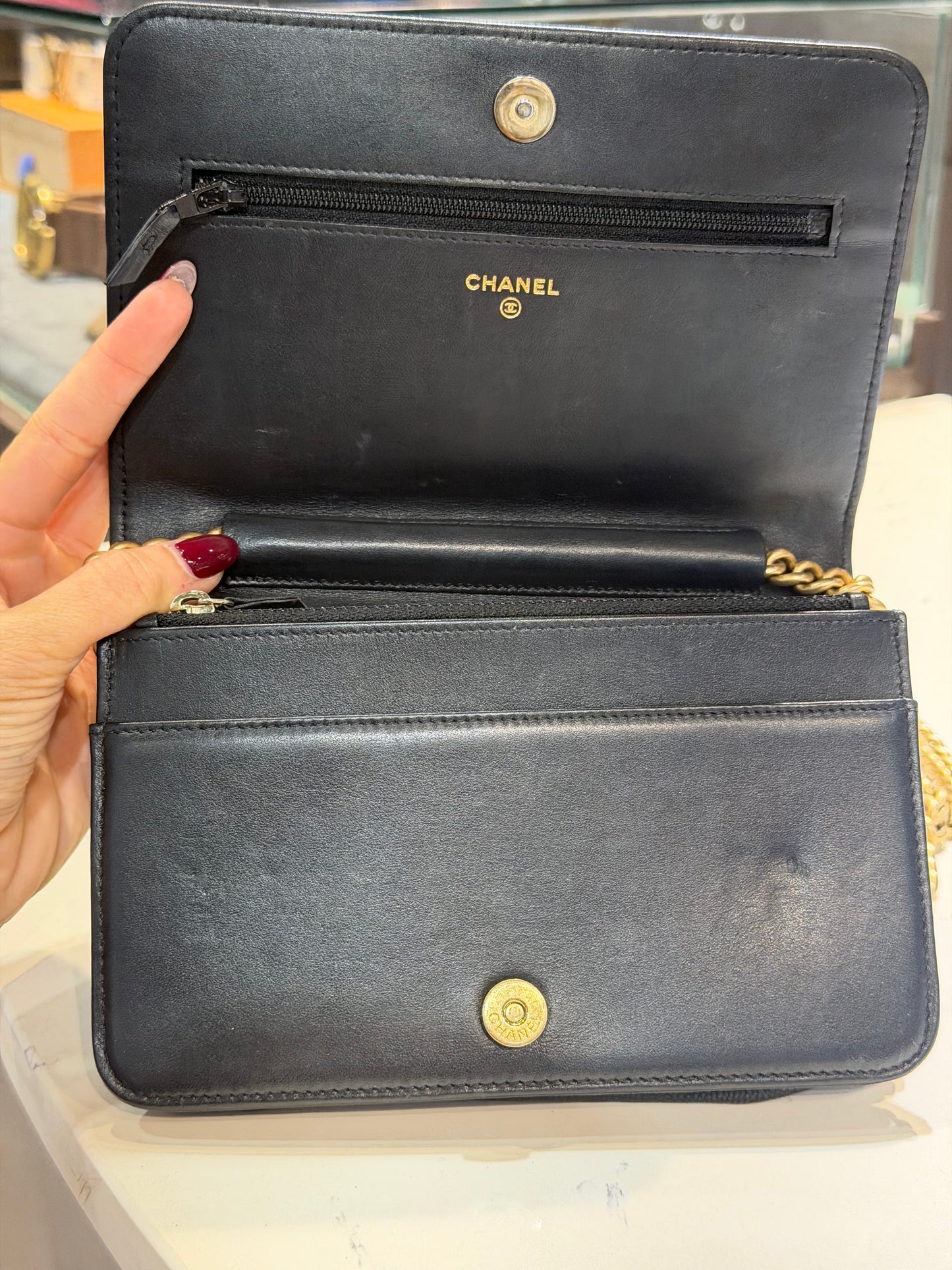 Pre-Owned CC Boy Wallet On Chain Black Caviar Gold Hardware