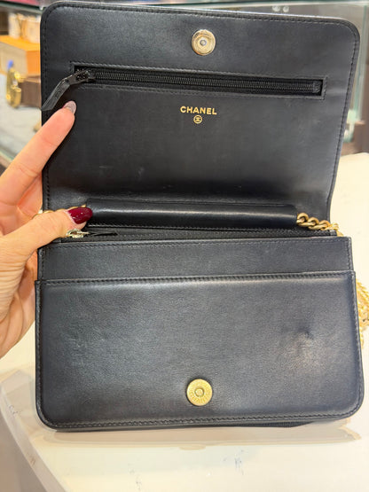 Pre-Owned CC Boy Wallet On Chain Black Caviar Gold Hardware