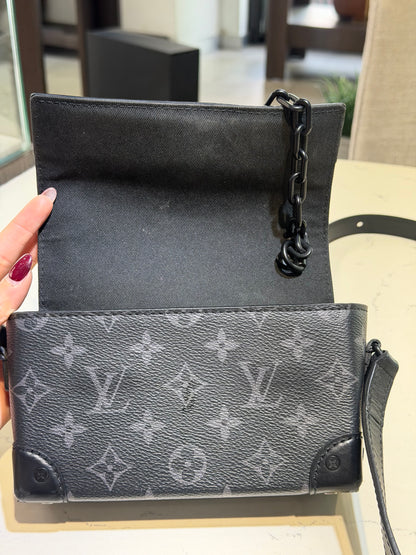 Pre-Owned LV Monogram Elipse Wearable Wallet