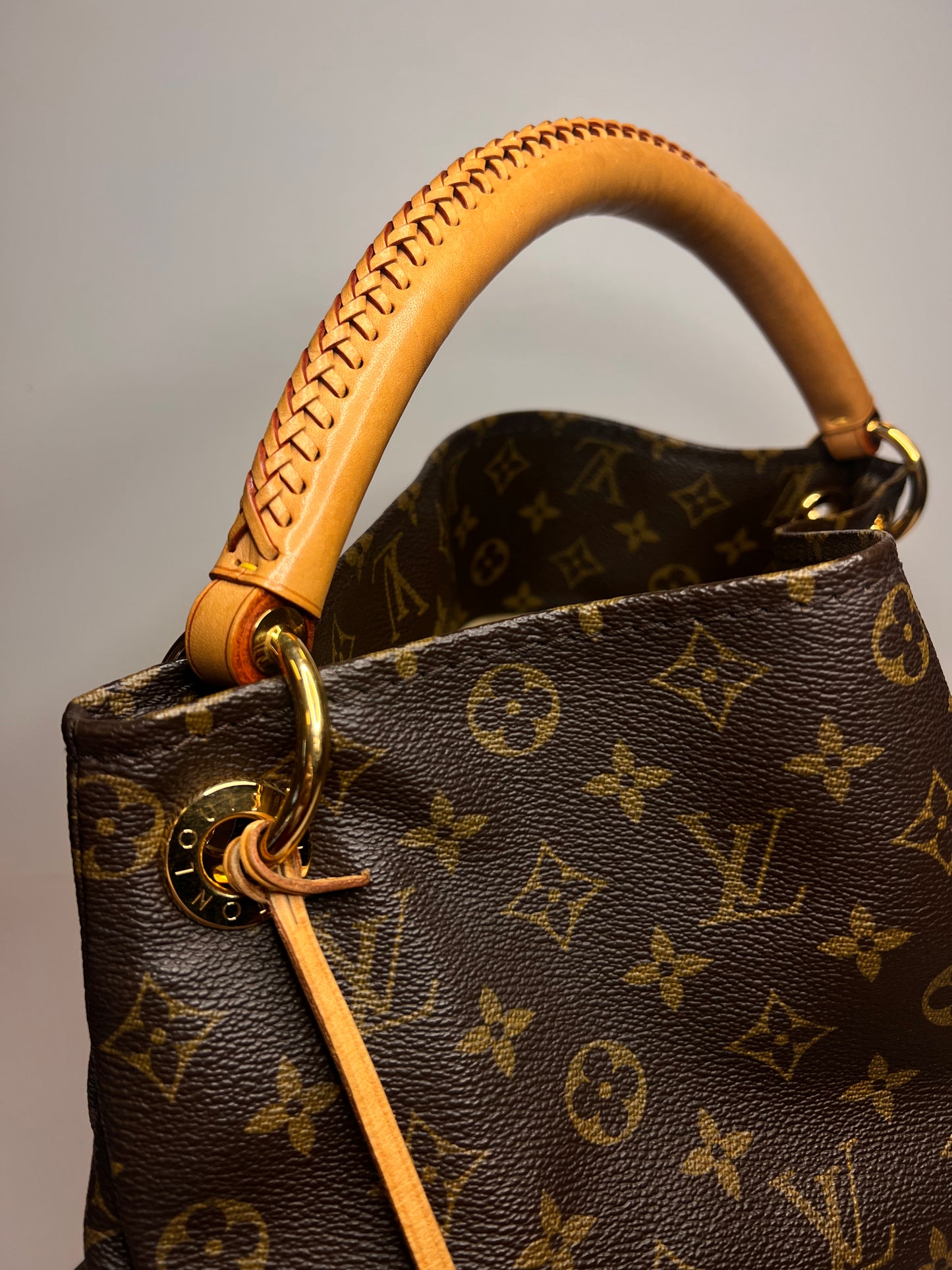 Louis Vuitton Artsy MM