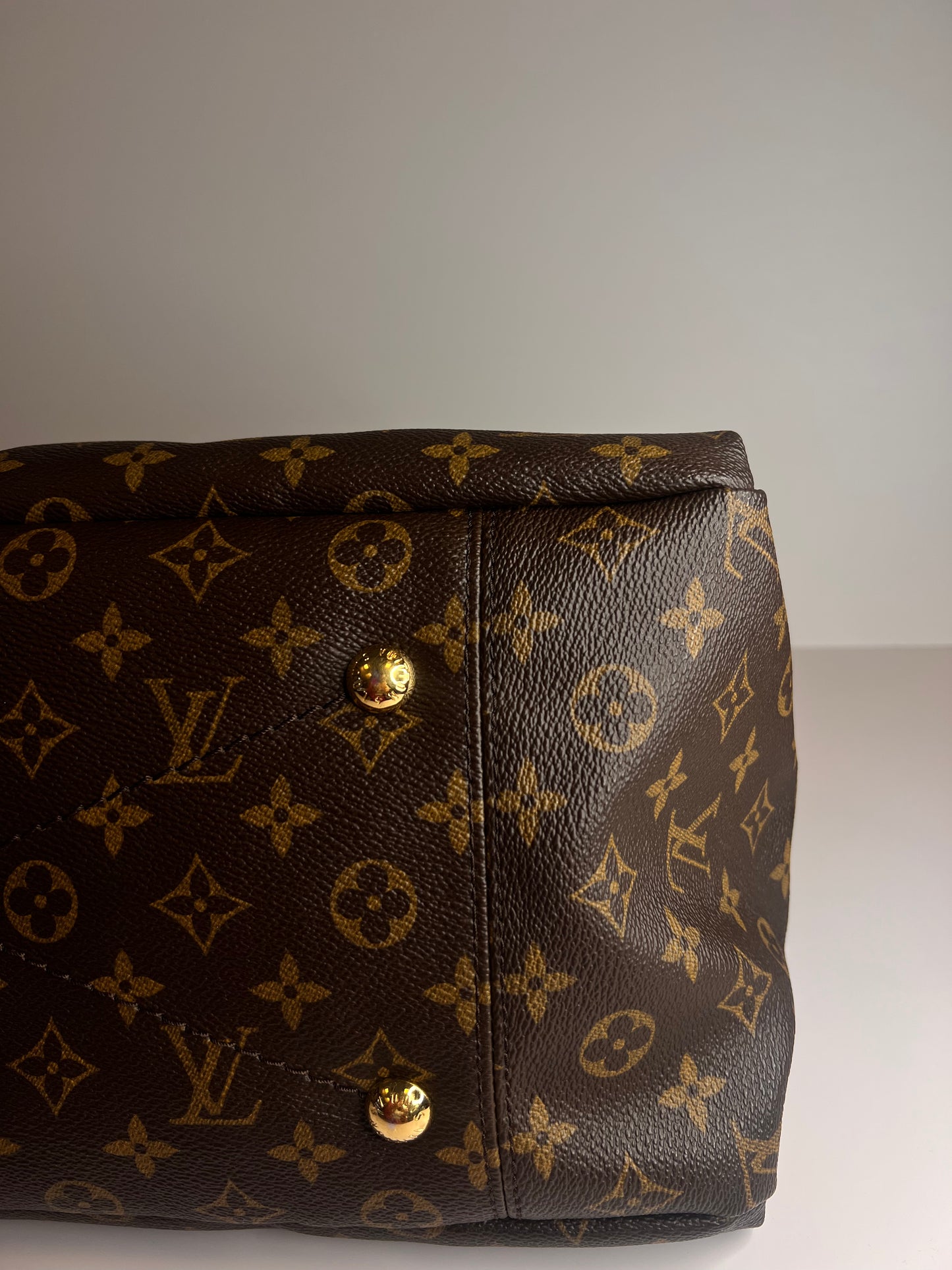 Louis Vuitton Artsy MM