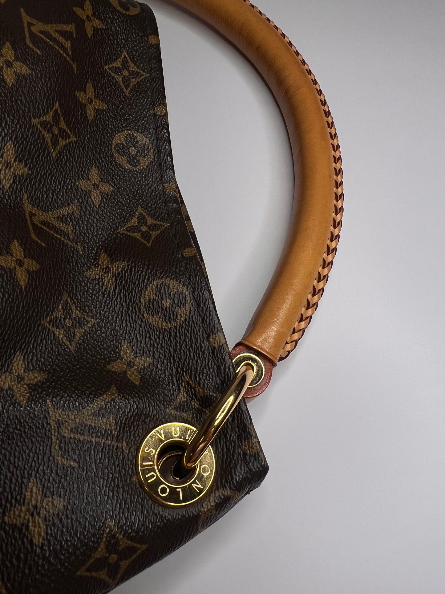 Louis Vuitton Artsy MM