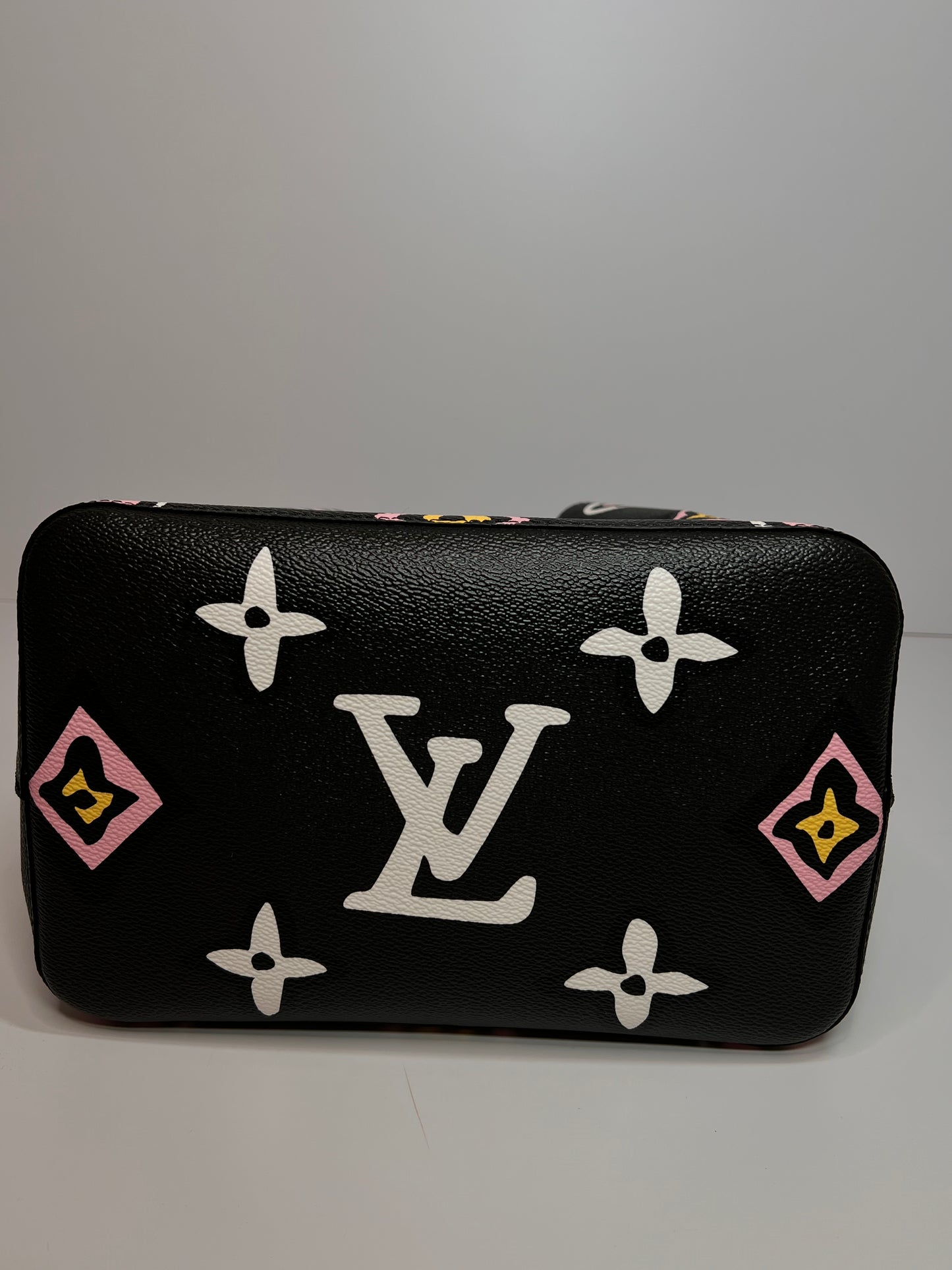 Louis Vuitton Neonoe MM Wild at Heart Black