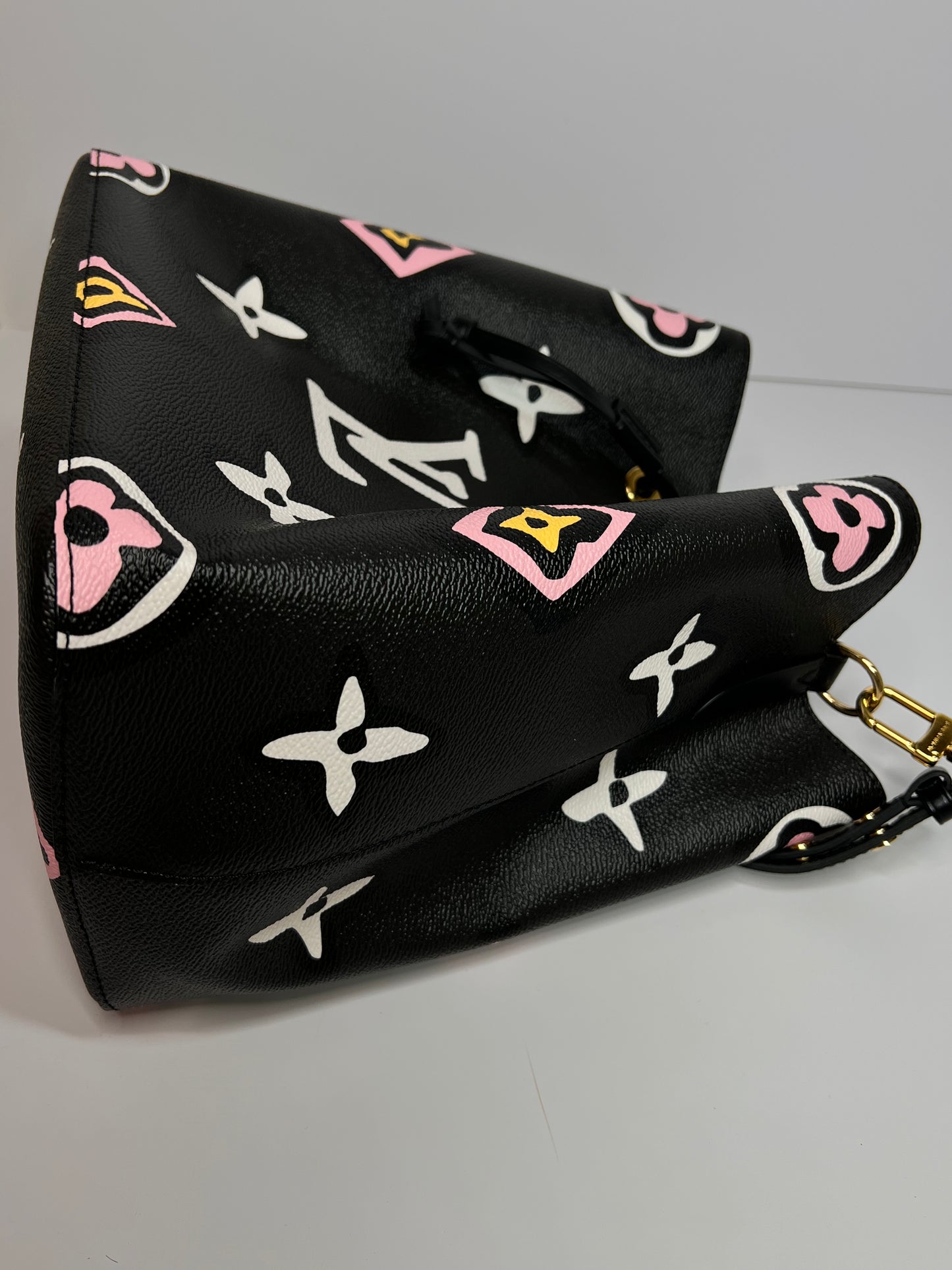 Louis Vuitton Neonoe MM Wild at Heart Black