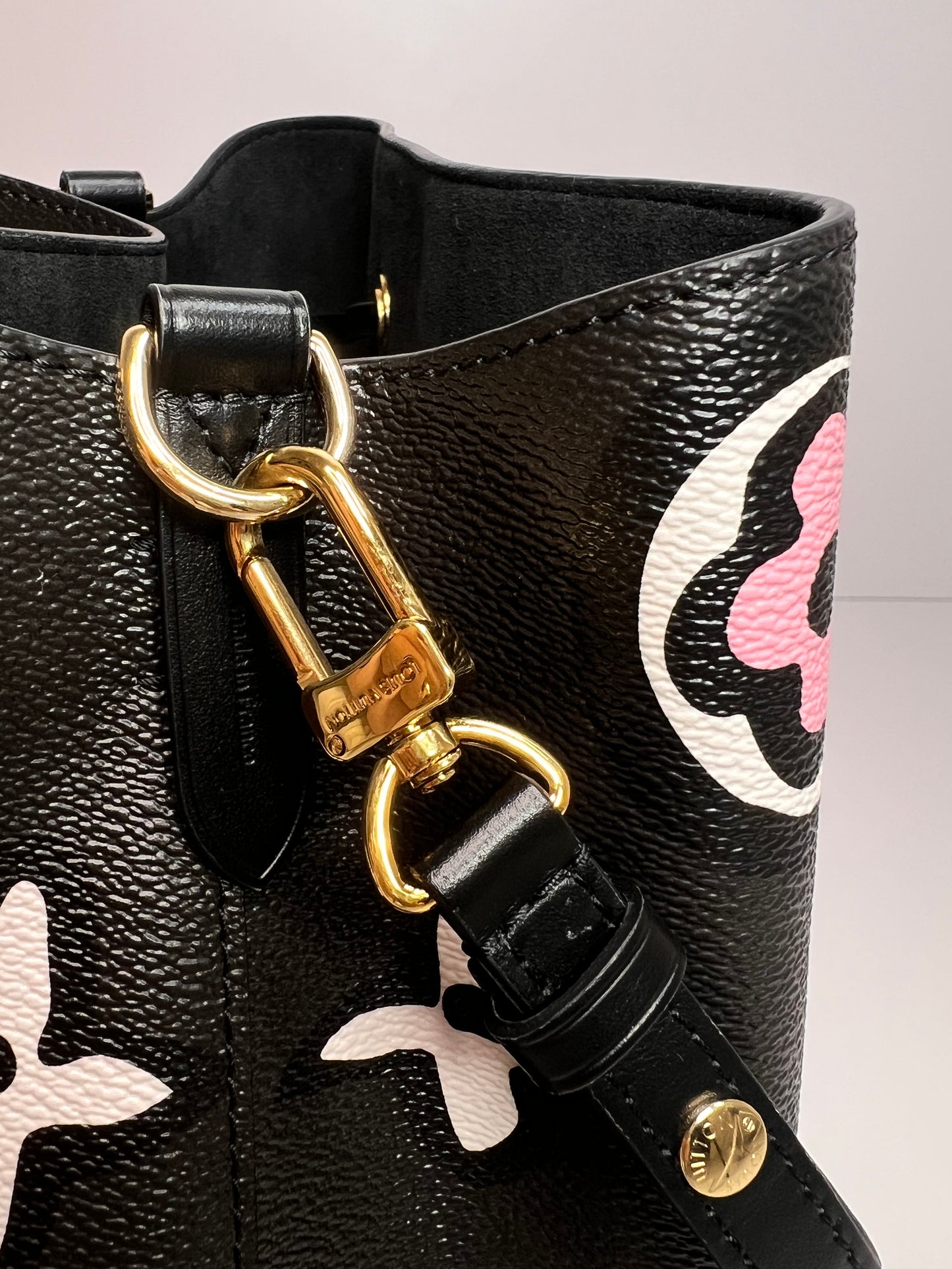 Louis Vuitton Neonoe MM Wild at Heart Black